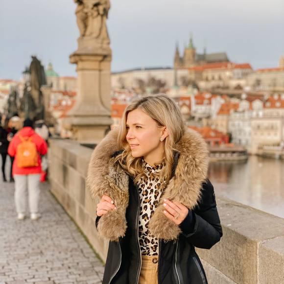 Meet your Posher, Nicole - Picture 1 of 1